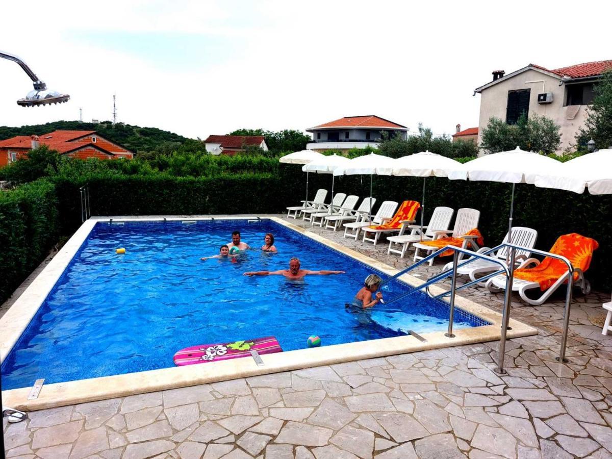 Apartments Baksa Kanfanar Exterior foto