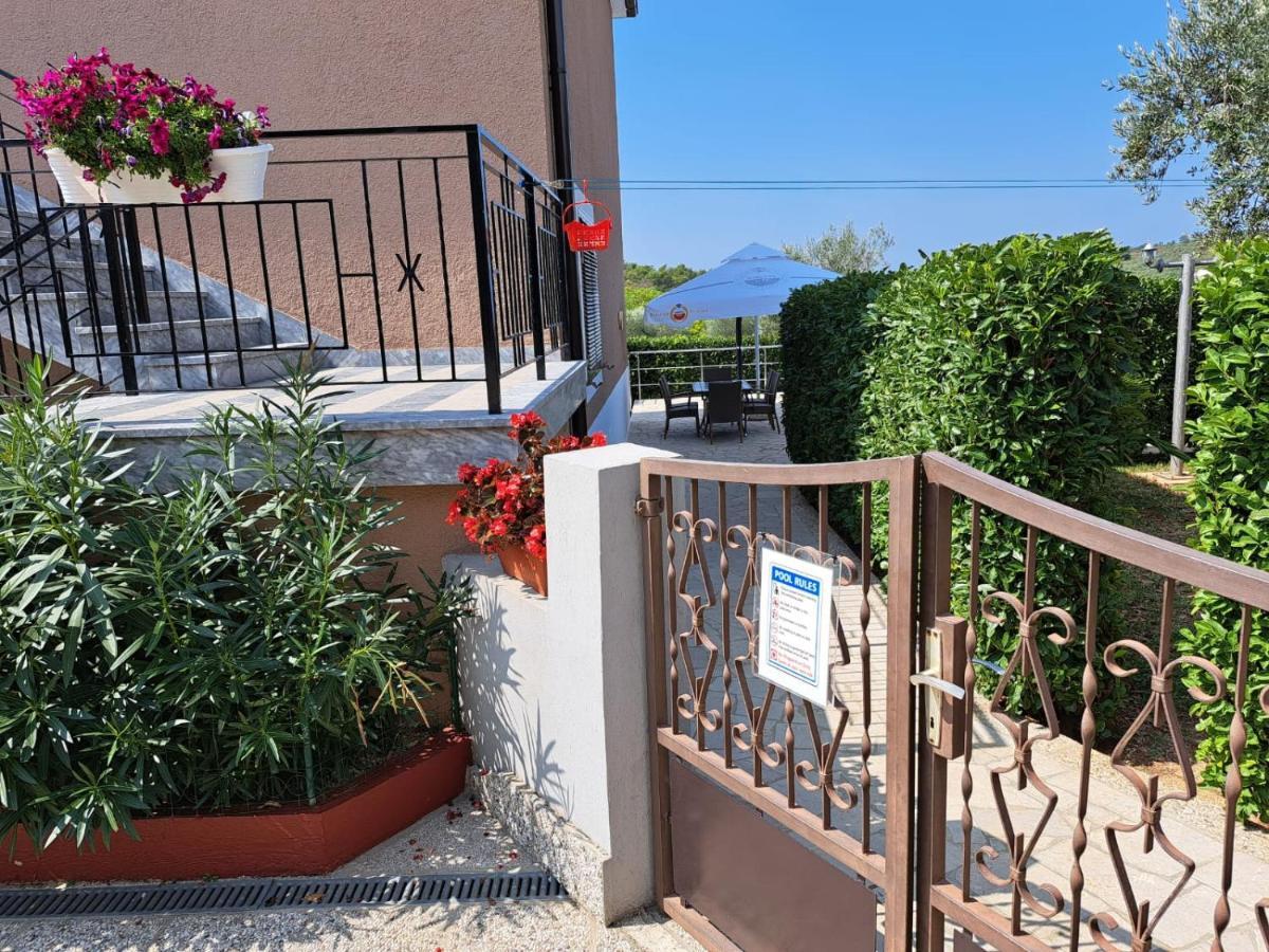 Apartments Baksa Kanfanar Exterior foto